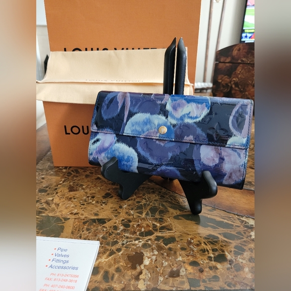 Louis Vuitton Blue Vernis Ikat Wallet - Picture 8 of 8